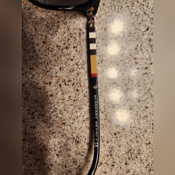 Burberry Sunglasses - Picture 7 of 7